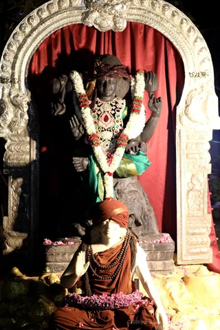 http://nithyananda.org/sites/default/files/photo-gallery/2018-11Nov-14-nithyananda-diary_bengaluru-aadheenam_uttamotama-seva_7T9A1093.JPG