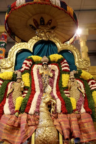 http://nithyananda.org/sites/default/files/photo-gallery/2018-11Nov-14-nithyananda-diary_bengaluru-aadheenam_uttamotama-seva_7T9A1152.JPG