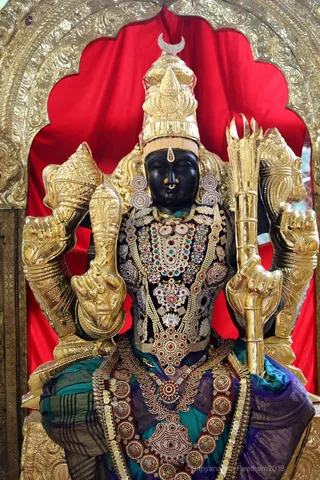 http://nithyananda.org/sites/default/files/photo-gallery/2018-11Nov-16-nithyananda-diary_bengaluru-aadheenam_uttamotama-seva_7T7A1410_0.JPG