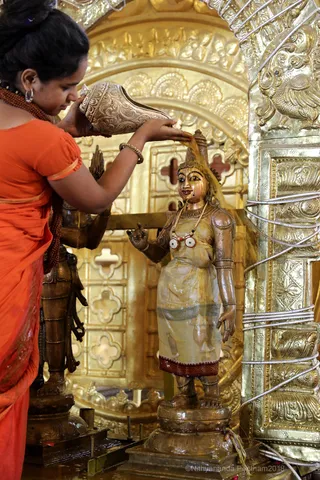 http://nithyananda.org/sites/default/files/photo-gallery/2018-11Nov-16-nithyananda-diary_bengaluru-aadheenam_uttamotama-seva_7T7A1430_0.JPG