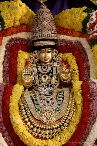 http://nithyananda.org/sites/default/files/photo-gallery/2018-11Nov-18-nithyananda-diary_bengaluru-aadheenam_uttamotama-seva_7T7A1654.JPG