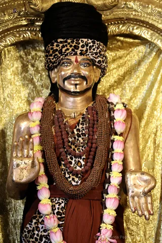 http://nithyananda.org/sites/default/files/photo-gallery/2018-11Nov-18-nithyananda-diary_bengaluru-aadheenam_uttamotama-seva_7T7A1680.JPG