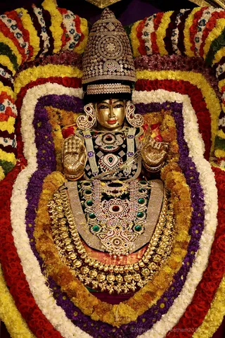 http://nithyananda.org/sites/default/files/photo-gallery/2018-11Nov-19-nithyananda-diary_bengaluru-aadheenam_uttamotama-seva_7T7A1725.JPG