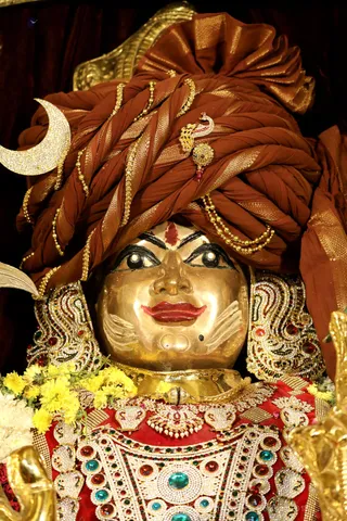 http://nithyananda.org/sites/default/files/photo-gallery/2018-11Nov-19-nithyananda-diary_bengaluru-aadheenam_uttamotama-seva_7T7A1741.JPG