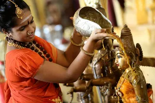 http://nithyananda.org/sites/default/files/photo-gallery/2018-11Nov-19-nithyananda-diary_bengaluru-aadheenam_uttamotama-seva_7T7A1773.JPG