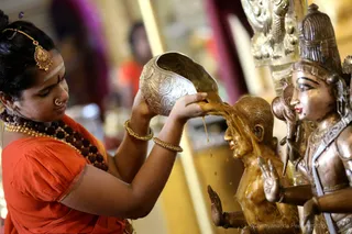 http://nithyananda.org/sites/default/files/photo-gallery/2018-11Nov-19-nithyananda-diary_bengaluru-aadheenam_uttamotama-seva_7T7A1775.JPG