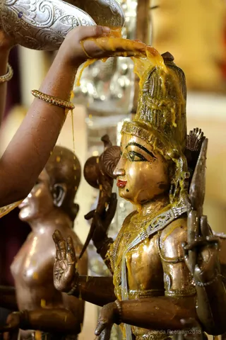 http://nithyananda.org/sites/default/files/photo-gallery/2018-11Nov-19-nithyananda-diary_bengaluru-aadheenam_uttamotama-seva_7T7A1779.JPG