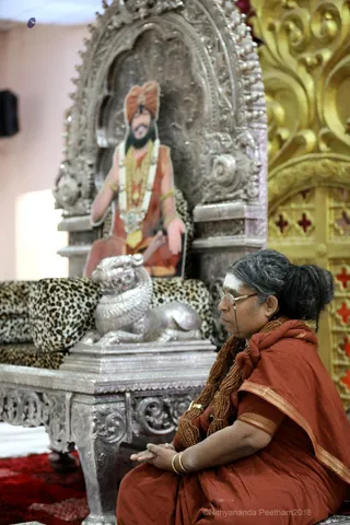 http://nithyananda.org/sites/default/files/photo-gallery/2018-11Nov-19-nithyananda-diary_bengaluru-aadheenam_uttamotama-seva_7T9A2125.JPG