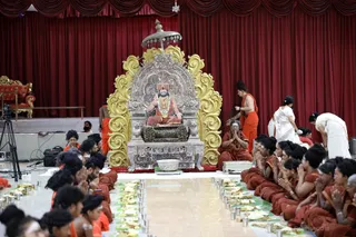 http://nithyananda.org/sites/default/files/photo-gallery/2018-11Nov-19-nithyananda-diary_bengaluru-aadheenam_uttamotama-seva_7T9A2143.JPG