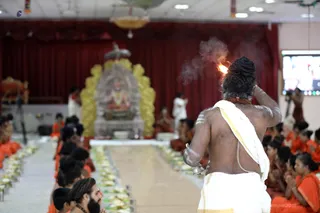 http://nithyananda.org/sites/default/files/photo-gallery/2018-11Nov-19-nithyananda-diary_bengaluru-aadheenam_uttamotama-seva_7T9A2179.JPG