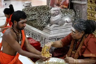 http://nithyananda.org/sites/default/files/photo-gallery/2018-11Nov-19-nithyananda-diary_bengaluru-aadheenam_uttamotama-seva_7T9A2286.JPG