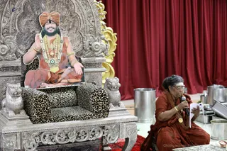 http://nithyananda.org/sites/default/files/photo-gallery/2018-11Nov-19-nithyananda-diary_bengaluru-aadheenam_uttamotama-seva_7T9A2327.JPG