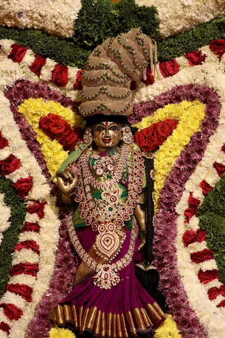 http://nithyananda.org/sites/default/files/photo-gallery/2018-11Nov-20-nithyananda-diary_bengaluru-aadheenam_uttamotama-seva_7T7A1875.JPG