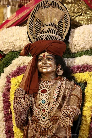http://nithyananda.org/sites/default/files/photo-gallery/2018-11Nov-20-nithyananda-diary_bengaluru-aadheenam_uttamotama-seva_7T7A1883.JPG
