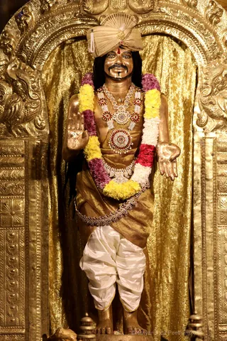 http://nithyananda.org/sites/default/files/photo-gallery/2018-11Nov-21-nithyananda-diary_bengaluru-aadheenam_uttamotama-seva_7T7A2007.JPG