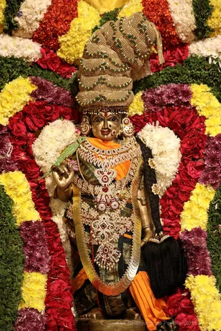 http://nithyananda.org/sites/default/files/photo-gallery/2018-11Nov-21-nithyananda-diary_bengaluru-aadheenam_uttamotama-seva_7T7A2022.JPG