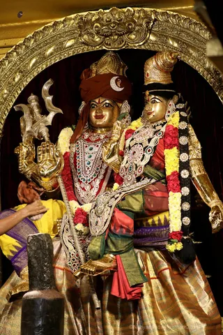 http://nithyananda.org/sites/default/files/photo-gallery/2018-11Nov-21-nithyananda-diary_bengaluru-aadheenam_uttamotama-seva_7T7A2028.JPG