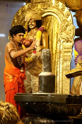 http://nithyananda.org/sites/default/files/photo-gallery/2018-11Nov-21-nithyananda-diary_bengaluru-aadheenam_uttamotama-seva_7T7A2031.JPG