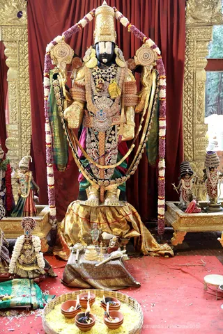 http://nithyananda.org/sites/default/files/photo-gallery/2018-11Nov-23-nithyananda-diary_bengaluru-aadheenam_bharani-karthigai-deepam_7T7A2899.jpg