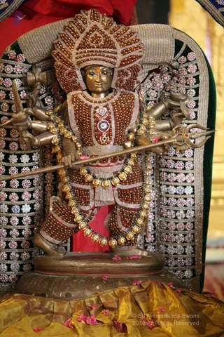http://nithyananda.org/sites/default/files/photo-gallery/2018-11Nov-27-nithyananda-diary_bengaluru-aadheenam_uttamotama-seva_IMG_9781.JPG