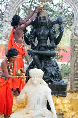 http://nithyananda.org/sites/default/files/photo-gallery/2018-11Nov-27-nithyananda-diary_bengaluru-aadheenam_uttamotama-seva_IMG_9902.JPG