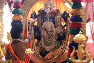 http://nithyananda.org/sites/default/files/photo-gallery/2018-11Nov-28-nithyananda-diary_bengaluru-aadheenam_uttamotama-seva_7T7A3470.JPG