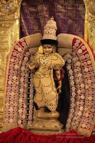 http://nithyananda.org/sites/default/files/photo-gallery/2018-11Nov-28-nithyananda-diary_bengaluru-aadheenam_uttamotama-seva_IMG_0147.JPG