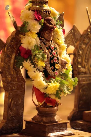 http://nithyananda.org/sites/default/files/photo-gallery/2018-11Nov-28-nithyananda-diary_bengaluru-aadheenam_uttamotama-seva_IMG_0178.JPG