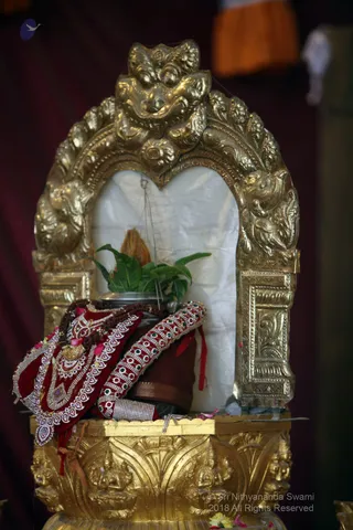 http://nithyananda.org/sites/default/files/photo-gallery/2018-11Nov-28-nithyananda-diary_bengaluru-aadheenam_uttamotama-seva_IMG_0299.JPG