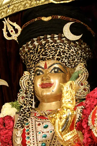 http://nithyananda.org/sites/default/files/photo-gallery/2018-11Nov-29-nithyananda-diary_bengaluru-aadheenam_uttamotama-seva_7T7A3493.JPG