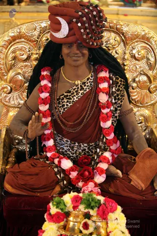 http://nithyananda.org/sites/default/files/photo-gallery/2018-11Nov-29-nithyananda-diary_bengaluru-aadheenam_uttamotama-seva_IMG_0564.JPG