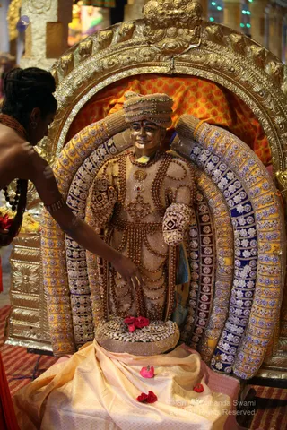 http://nithyananda.org/sites/default/files/photo-gallery/2018-11Nov-29-nithyananda-diary_bengaluru-aadheenam_uttamotama-seva_IMG_0571.JPG