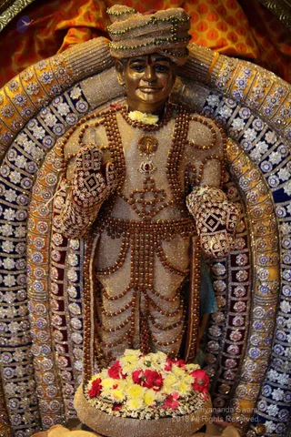 http://nithyananda.org/sites/default/files/photo-gallery/2018-11Nov-29-nithyananda-diary_bengaluru-aadheenam_uttamotama-seva_IMG_0610.JPG