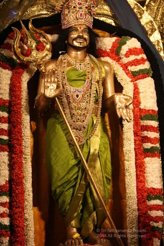 https://nithyananda.org/sites/default/files/photo-gallery/2018-11Nov-29-nithyananda-diary_bengaluru-aadheenam_uttamotama-seva_IMG_4107.JPG
