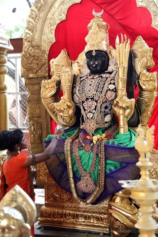http://nithyananda.org/sites/default/files/photo-gallery/2018-11Nov-30-nithyananda-diary_bengaluru-aadheenam_uttamotama-seva_7T7A3637.JPG