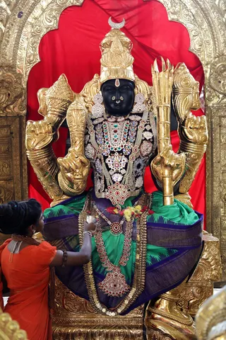 http://nithyananda.org/sites/default/files/photo-gallery/2018-11Nov-30-nithyananda-diary_bengaluru-aadheenam_uttamotama-seva_7T7A3638.JPG