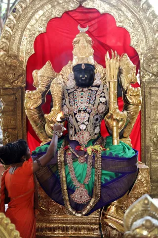 http://nithyananda.org/sites/default/files/photo-gallery/2018-11Nov-30-nithyananda-diary_bengaluru-aadheenam_uttamotama-seva_7T7A3641.JPG