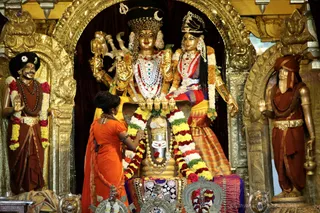 http://nithyananda.org/sites/default/files/photo-gallery/2018-11Nov-30-nithyananda-diary_bengaluru-aadheenam_uttamotama-seva_7T7A3688.JPG