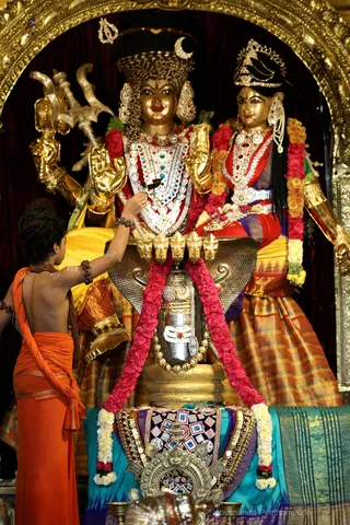 http://nithyananda.org/sites/default/files/photo-gallery/2018-12Dec-02-nithyananda-diary_bengaluru-aadheenam_uttamotama-seva_7T7A4000.JPG