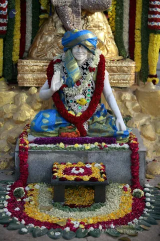 https://nithyananda.org/sites/default/files/photo-gallery/2018-12Dec-02-nithyananda-diary_bengaluru-aadheenam_uttamotama-seva_IMG_4815.JPG