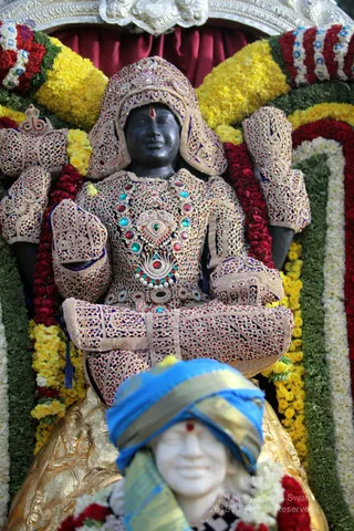 https://nithyananda.org/sites/default/files/photo-gallery/2018-12Dec-02-nithyananda-diary_bengaluru-aadheenam_uttamotama-seva_IMG_4847.JPG