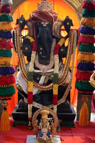 https://nithyananda.org/sites/default/files/photo-gallery/2018-12Dec-02-nithyananda-diary_bengaluru-aadheenam_uttamotama-seva_IMG_4953.JPG