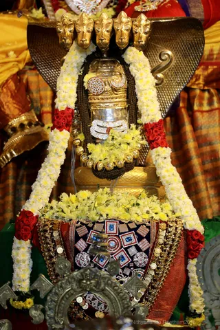http://nithyananda.org/sites/default/files/photo-gallery/2018-12Dec-03-nithyananda-diary_bengaluru-aadheenam_uttamotama-seva_7T9A4216.JPG