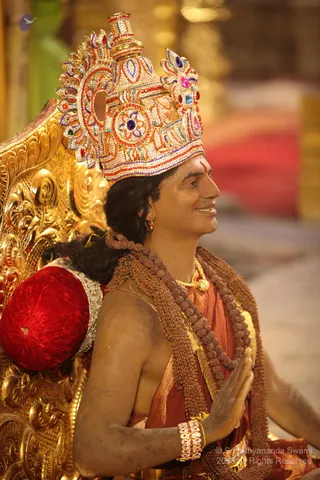 https://nithyananda.org/sites/default/files/photo-gallery/2018-12Dec-04-nithyananda-diary_bengaluru-aadheenam_uttamotama-seva_IMG_5454.JPG?1546603339