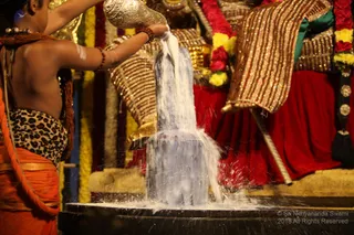 https://nithyananda.org/sites/default/files/photo-gallery/2018-12Dec-04-nithyananda-diary_bengaluru-aadheenam_uttamotama-seva_IMG_5502.JPG?1546603538