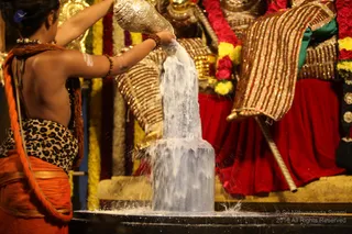https://nithyananda.org/sites/default/files/photo-gallery/2018-12Dec-04-nithyananda-diary_bengaluru-aadheenam_uttamotama-seva_IMG_5504.JPG?1546603538