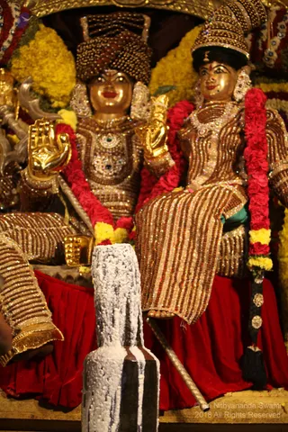 https://nithyananda.org/sites/default/files/photo-gallery/2018-12Dec-04-nithyananda-diary_bengaluru-aadheenam_uttamotama-seva_IMG_5514.JPG?1546603539