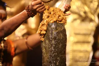 https://nithyananda.org/sites/default/files/photo-gallery/2018-12Dec-04-nithyananda-diary_bengaluru-aadheenam_uttamotama-seva_IMG_5532.JPG?1546603540