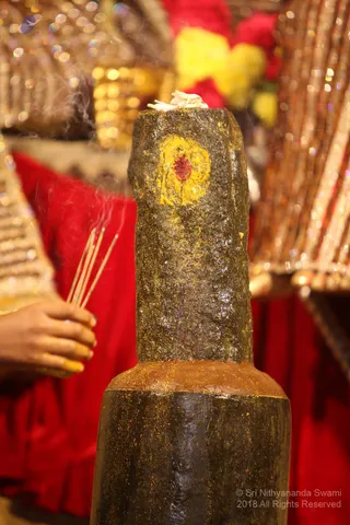 https://nithyananda.org/sites/default/files/photo-gallery/2018-12Dec-04-nithyananda-diary_bengaluru-aadheenam_uttamotama-seva_IMG_5543.JPG?1546603737