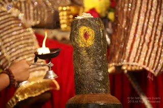 https://nithyananda.org/sites/default/files/photo-gallery/2018-12Dec-04-nithyananda-diary_bengaluru-aadheenam_uttamotama-seva_IMG_5550.JPG?1546603738